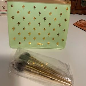 IT COSMETICS YOUR DESERT ISLAND MUST HAVES